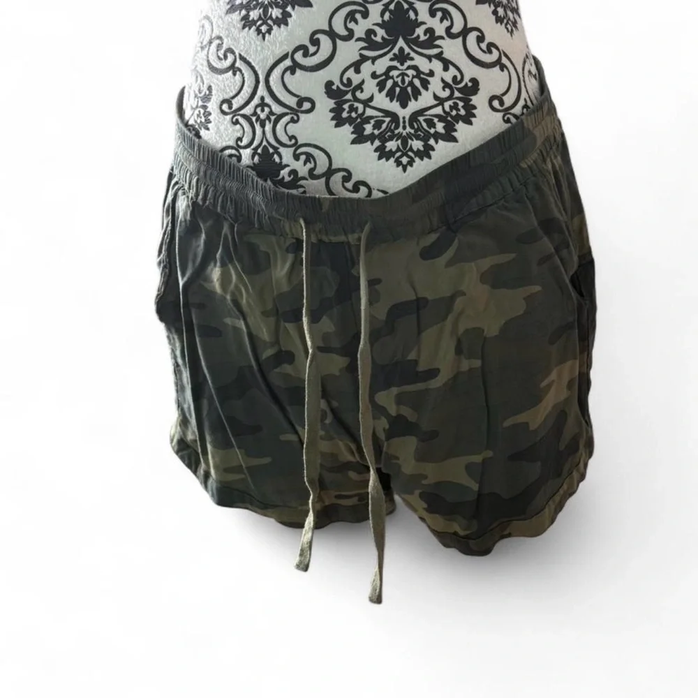 Z Supply Camo Matching Set 🌿 (Top M / Shorts L) - Picture 7 of 9
